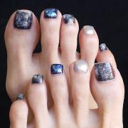         秋の足元をミステリアス＆華やかに！ 簡単ギャラクシーネイル【ギ☆のセルフネイル