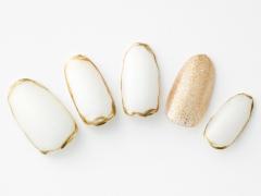 【365日ネイル】どんより気分を晴れやかに…ゴールド囲みの華やかホワイトネイル |