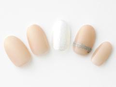 【365日ネイル】リュクスな輝きで魅せる！　上品シンプルなエレガントネイル |