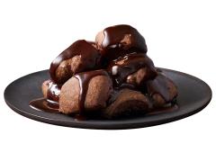 マクドナルド「ダブルチョコメルツ」登場　史上初のとろとろチョコソースがけ - ビューテ