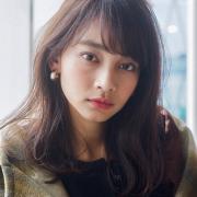 前髪を斜め切りにして女っぽく！｜パーマに似合う斜め前髪の切り方、ピンを使った斜め前