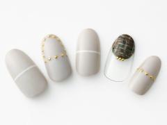 【365日ネイル】お澄まし顔の上品カラーに遊び心を…迷彩チェックがアクセントの“外し”