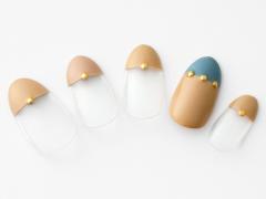 【365日ネイル】旬のくすみブルーがベージュをモードに！　おしゃれストレートフレンチネ