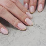 手元からゴージャスに！シンプルから派手めまで「秋のゴールド系ネイル」♡ -