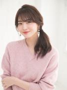         ユニクロのゆるやかチュニックニット×愛らしいサイドまとめアレンジで大人ガーリー