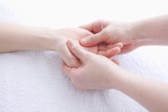 ハンドマッサージでダイエットの大敵・ストレスを軽減|＠ビューティーガール