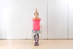 肩甲骨を動かし、背中を引き締め！  オフィスでできる、椅子ピラティス＿５|＠ビューティ