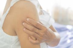 厳選！二の腕を細くする&ldquo;肩と背中のこり&rdquo;解消エクササイズ術|＠ビューティーガー