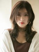         最強の小顔バング発見！ 女っぽさ香るくびれシースルーミディ |