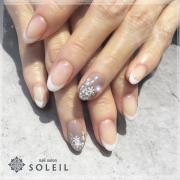 さりげなさにグッとくる！雪の結晶ネイルでおめかししよう♡ -