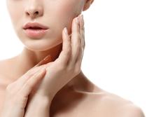 気になる顔のむくみやたるみもスッキリ!?名品コスメ＆グッズまとめ|＠ビューティーガール