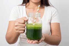 「青汁ダイエット」の効果的なタイミング、飲み方とは？|＠ビューティーガール