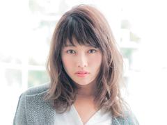 ヘアカラー「グレージュ」とはどんな色？透明感たっぷりのトレンドカラーをチェック！