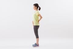  腕伸ばしウォーキングで、背中をシェイプアップ＆脂肪燃焼率も！　エクササイズ・ウォー