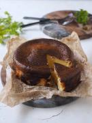 意外と簡単！混ぜて焼くだけ「絶品バスクチーズケーキ」レシピ7選 -