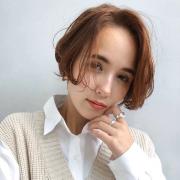 透け感のある長め前髪×センターパートのジェンダーレスショート |