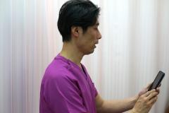 憧れの小顔を目指すには、首や肩のコリからとる！ 「老け顔撃退コリほぐし術」|＠ビューテ