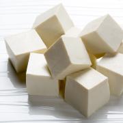 カロリーは肉の半分以下！冷凍豆腐で高タンパク質ダイエット | ビューティーガール