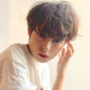         クール＆セクシーな魅力を放つ、都会顔のエアリーショートヘア |