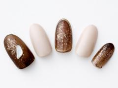 【365日ネイル】ベージュブラウン系をおしゃれに♪ ×シルバーでこなれる定番カラーネイル