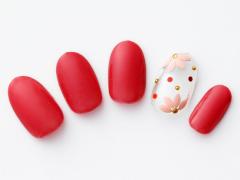 【365日ネイル】血色感のある明るい手元に…パッと華やぐベリーレッドネイル |