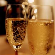 パーティーシーズンにぴったりなシャンパンのダイエット効果とは？ | ビューティーガール