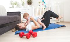 【産後ダイエット】目指せ下半身痩せ！　赤ちゃんと一緒にできる骨盤エクササイズ！|＠ビ