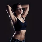 ポッコリお腹にさよなら！ 女性でも簡単にできる腹筋の鍛え方|＠ビューティーガール