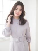         GUのニットワンピ×くるりんぱの華ありダウンスタイルで、フェミニンを心ゆくまで