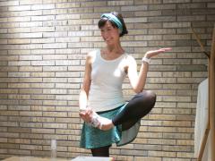 AKIKOさんによる、新エクササイズ「ルーシーズヨガ」|＠ビューティーガール