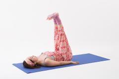 太ももの引き締めや下半身のむくみを解消！寝ながらストレッチ方法|＠ビューティーガール