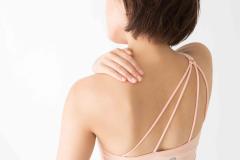 男性目線はウエストよりも、キレイに痩せた背中に目がいくって本当？|＠ビューティーガー