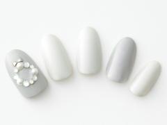 【365日ネイル】一足お先にクリスマス気分♪ 一見シンプルでも12月らしいツートンネイル