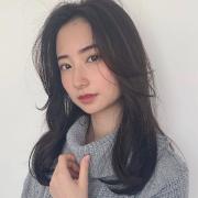 かきあげ前髪のひし形ロングは、大きめ＆柔らかカールが鍵！ 小顔効果が望める優秀ヘア♪