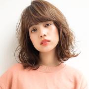 下ろしても結んでも可愛くキマる、甘口カジュアルミディ |