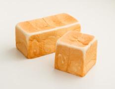 「高級食パン」にハマる人続出♡並んでも食べたい人気専門店3選 -