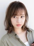 サイドバングでおしゃれに、小顔に。デキる女子のふんわり束感ミディ |
