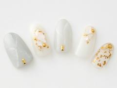 【365日ネイル】手元のクラスアップを約束！　大理石アートのゴージャスシアーネイル |