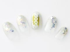 【365日ネイル】カジュアルに輝きを楽しむ…ロゴ入りスパークリングネイル |