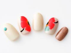 【365日ネイル】大胆な花柄で色を楽しむ♪ 休日HAPPYネイル |