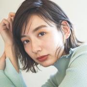 シルバー系の髪色に挑戦したい方におすすめ！グレーをミックスしたヘアカラー |