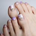 足元にもアクセサリー級の華やかさを！ 気分も上がる天然石風ネイル【ギ☆のセルフネイル