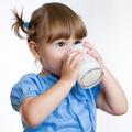 離乳食に牛乳はいつからあげていい？アレルギーや知っておくべき注意点！ - ビューティー