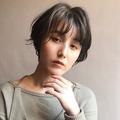 伸ばしかけヘアはトレンドカラーでイメチェン！好バランスなショートが今っぽい |