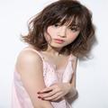若く・大人っぽく見せたい人の「なりたい」が叶うヘアスタイルのポイント - ビューティー