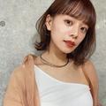 【20代・30代の秋ヘア】前髪カットで目元印象アップ！ ふんわり可愛いカジュアルボブ | ビュ