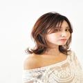 無難なミディアムヘアとは卒業！抜け感を＋した最新ヘアを提案 -