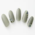 【365日ネイル】しっとりクリーンな手元に…凛とした印象のくすみグリーンネイル |