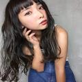 ぱっつん前髪も巻き方ひとつで雰囲気が変わる！アイロンを使った簡単アレンジ！ - ビュー