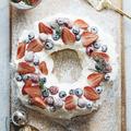 ［おうちde英国ごはん］混ぜて焼くだけ！「クリスマス パブロヴァ リース」 -